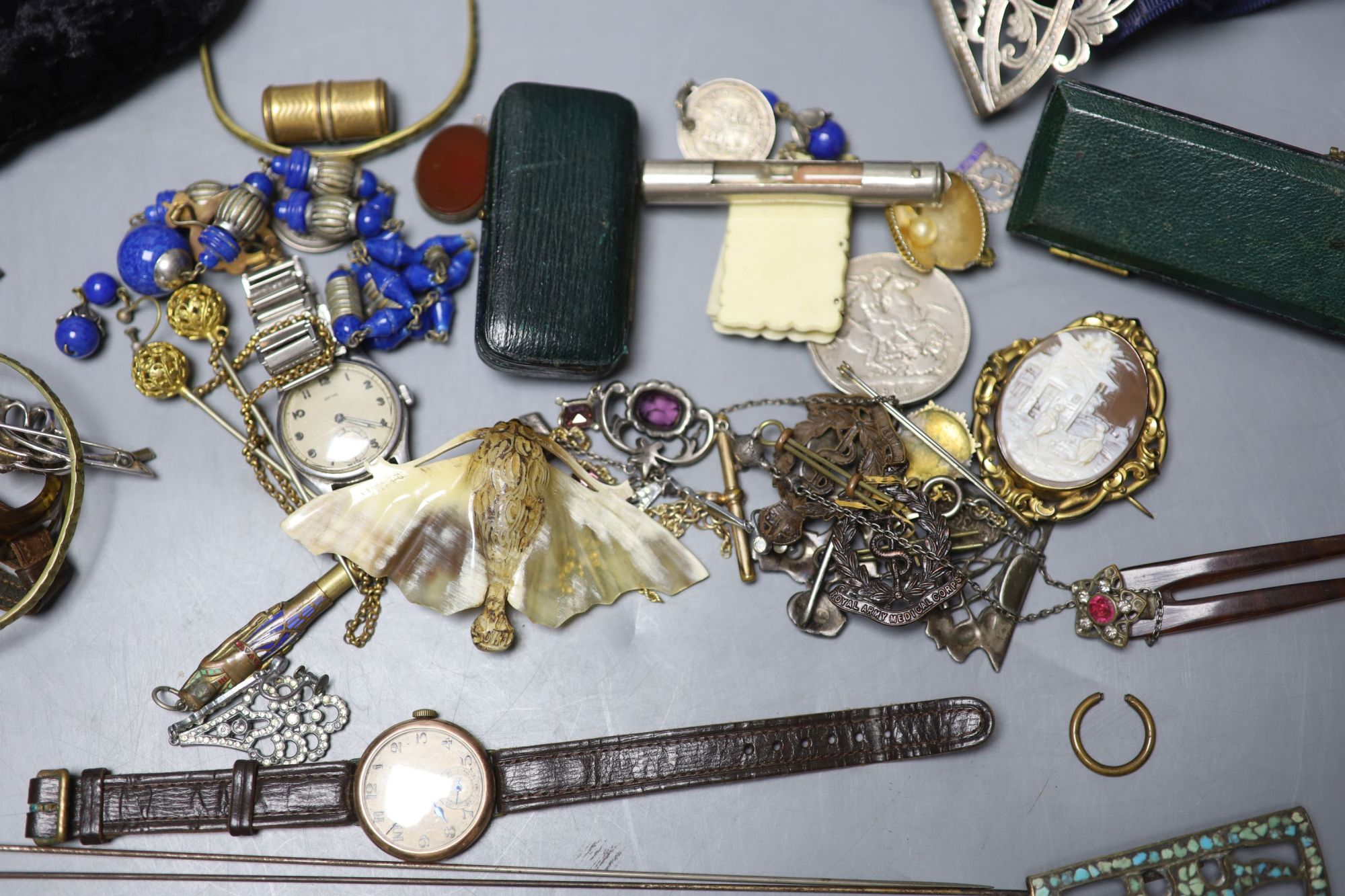 Mixed jewellery, watches, etc.